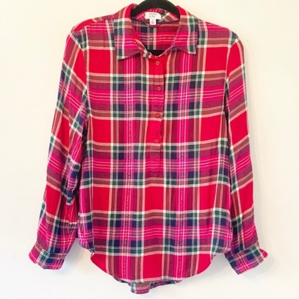 Crown & Ivy plaid adjustable sleeve lightweight button down blouse
